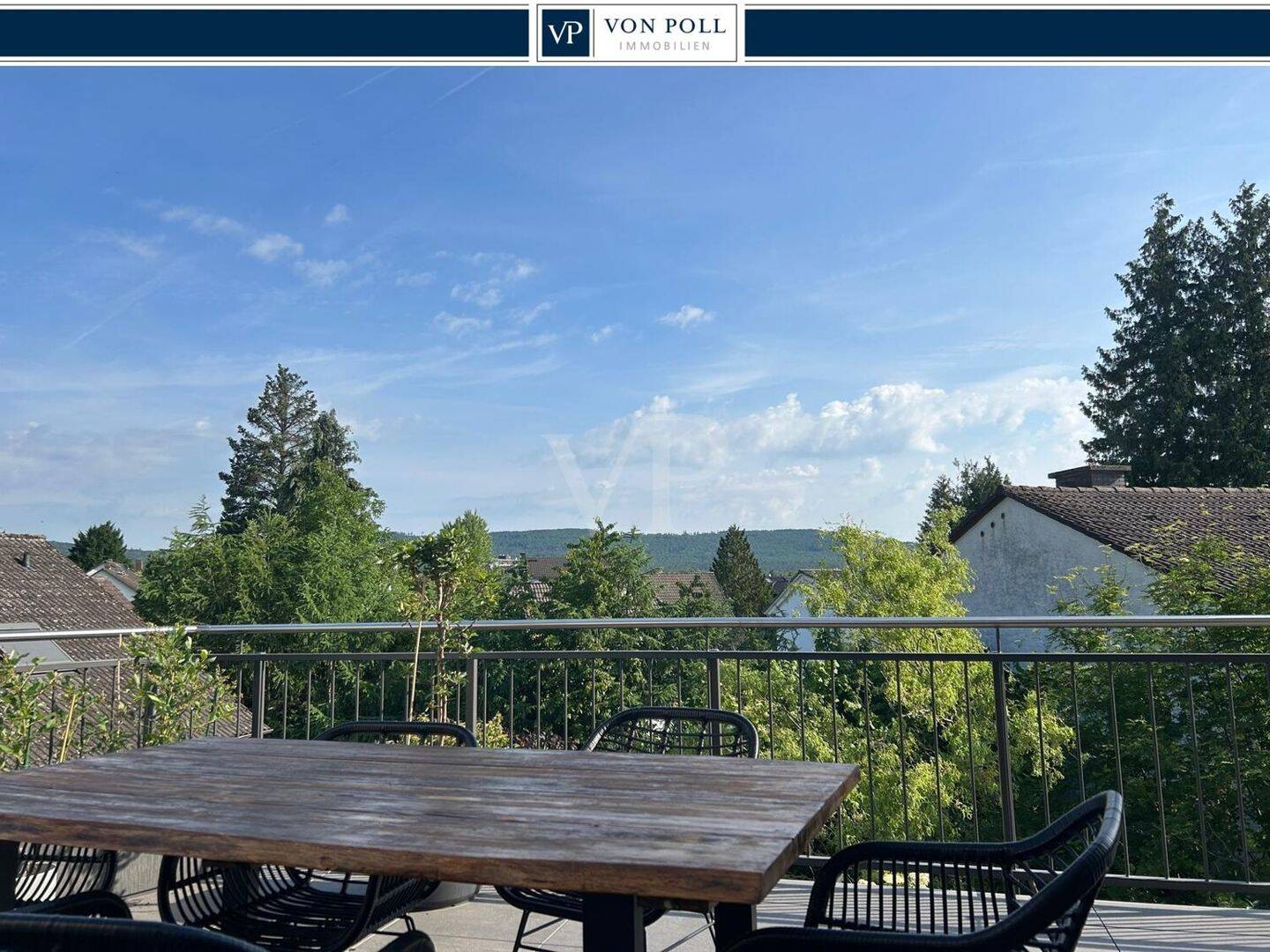 VON POLL- BAD HOMBURG: Moderne zentrale 3,5 Zimmer Penthousewohnung mit Ausblick, Lift und TG-Platz!, 61350 Bad Homburg v.d. Höhe