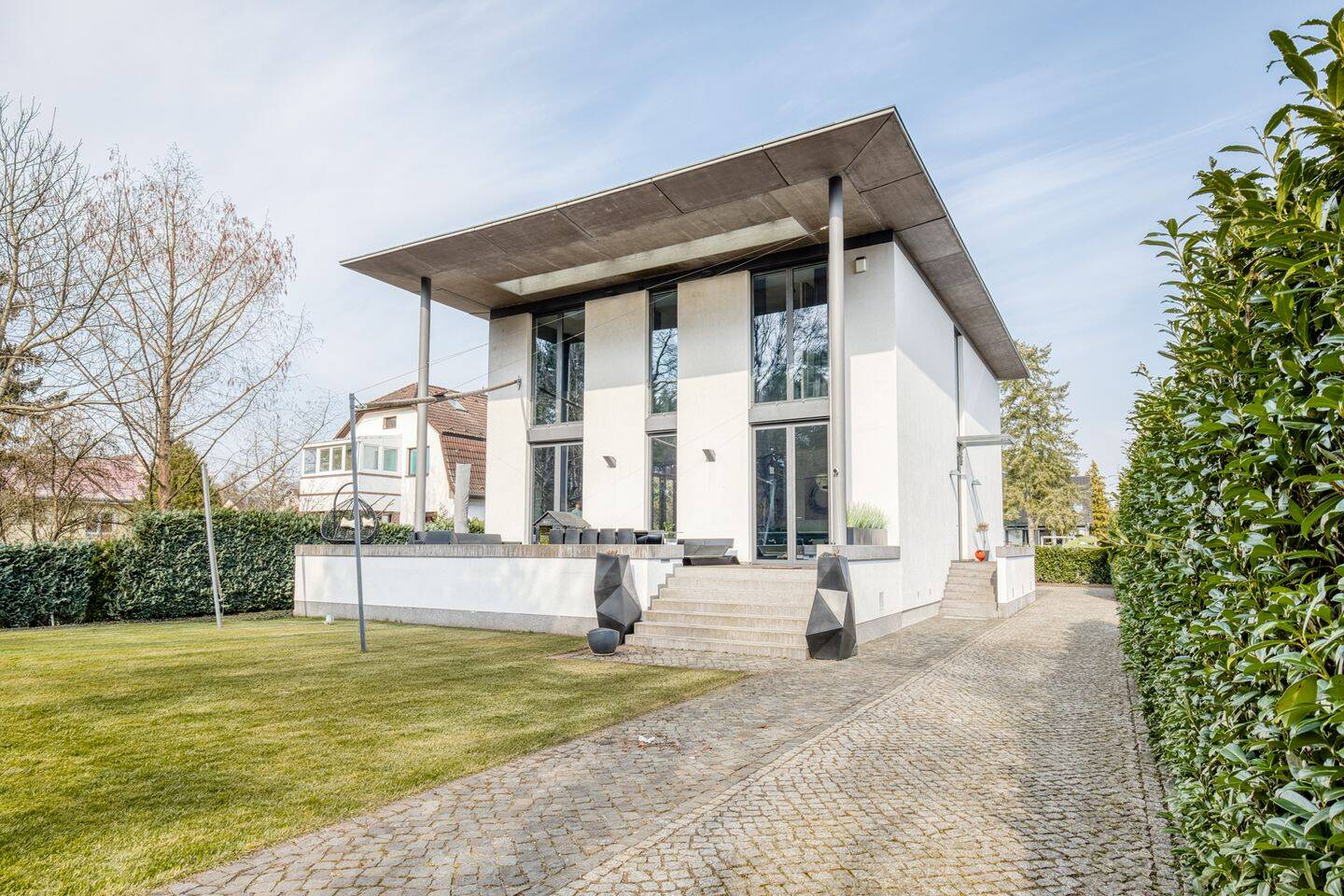 Exklusives Architektenhaus für höchste Ansprüche in ruhiger Lage an der Mittelheide