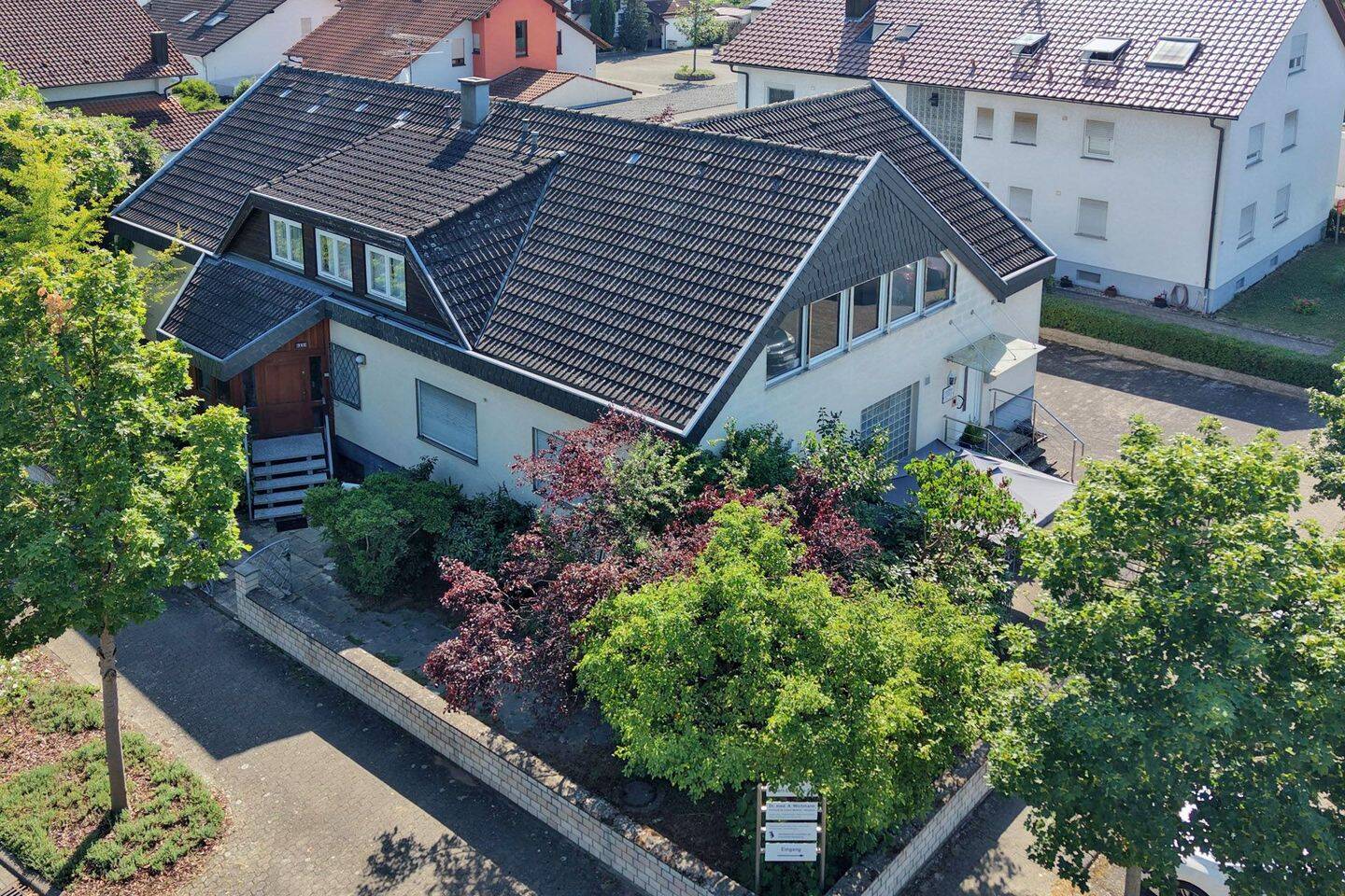 Großzügiges Wohnhaus mit Praxis, flexiblem Nutzungspotenzial und Gartenidylle, 76646 Bruchsal