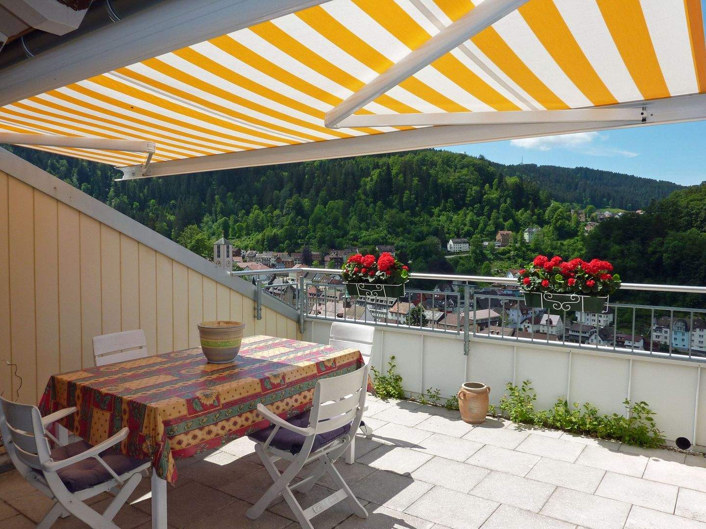 Großzügige 3-4-Zimmer-Wohnung mit Panoramablick über Triberg – auch ideal als Zweitwohn- oder Altersruhesitz, 78098 Triberg im Schwarzwald
