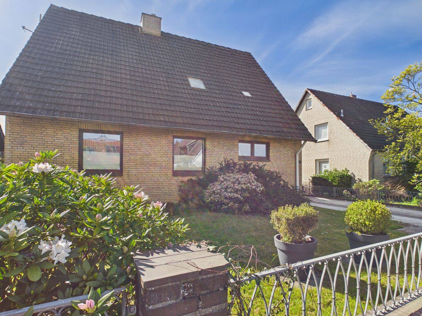 Gepflegtes Einfamilienhaus mit großem Garten, Balkon, Terrasse, Garage inkl. Ausbaureserve in Lübeck, 23569 Lübeck (Kücknitz Travemünde)