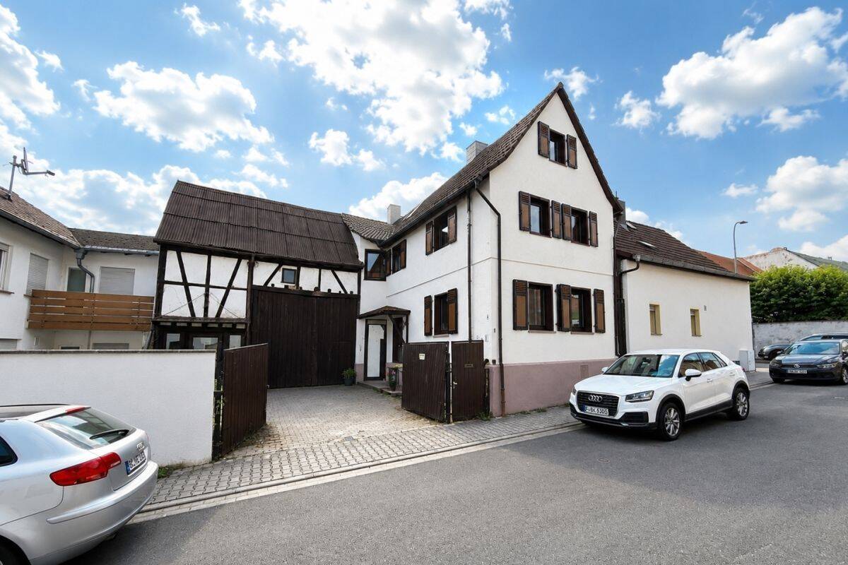 Einfamilienhaus mit Scheune in ruhiger Lage von Karben-Petterweil!, 61184 Karben