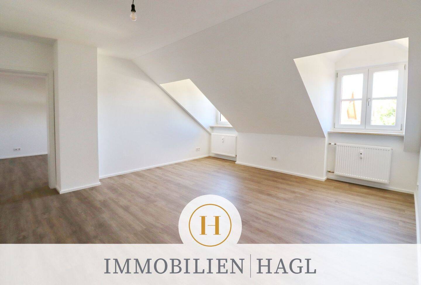 Gemütliche 3-Zimmer-Dachgeschosswohnung mit Einbauküche, 85591 Vaterstetten