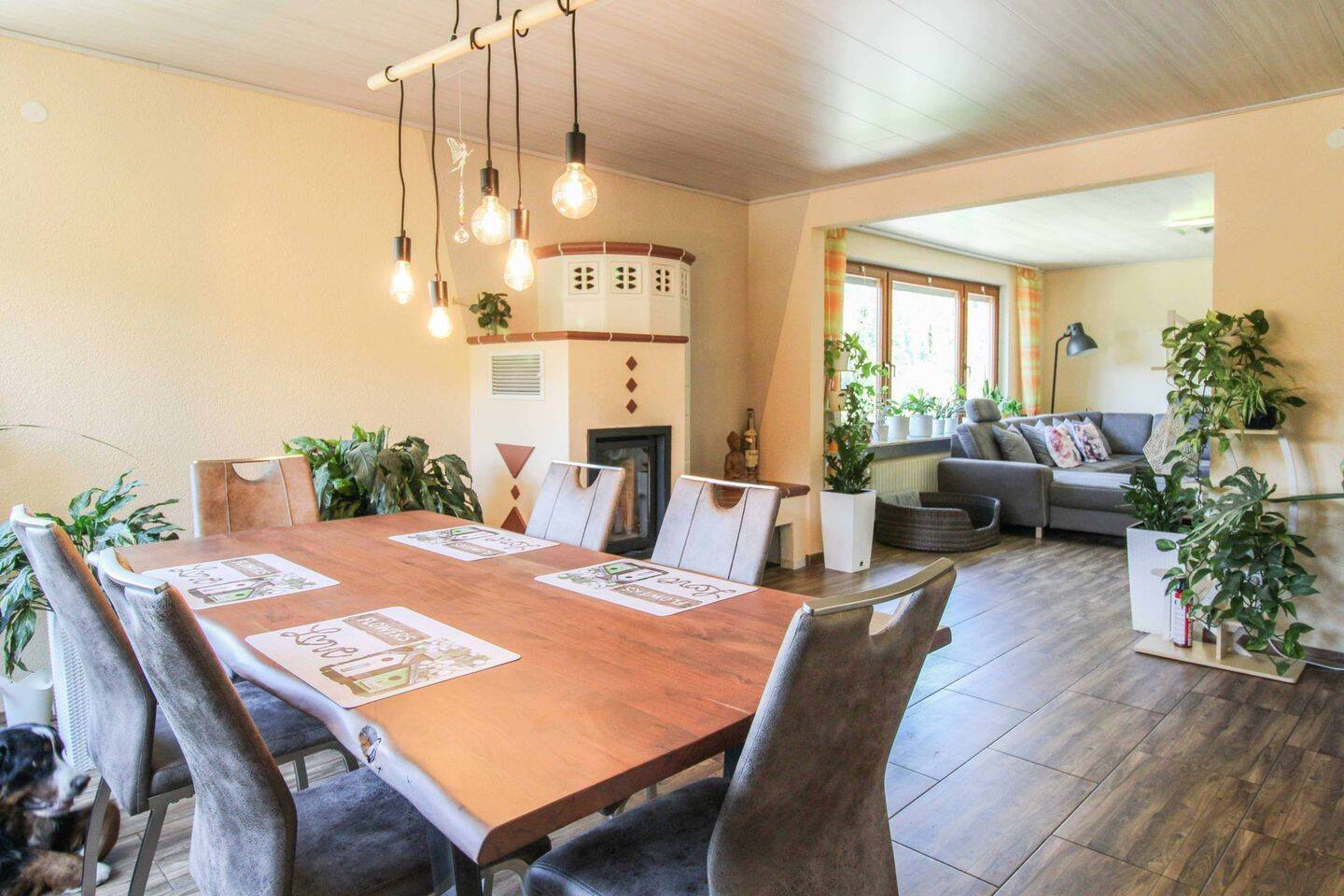 Stilvoll modernisiertes Wohnhaus in ruhiger Wohnlage mit herrlichem Panoramablick über Calmbach., 75323 Bad Wildbad