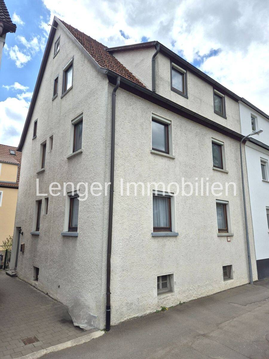 Ältere Doppelhaushälfte für Familien oder Anleger in Zentrumsnähe von Albstadt-Ebingen, 72458 Albstadt