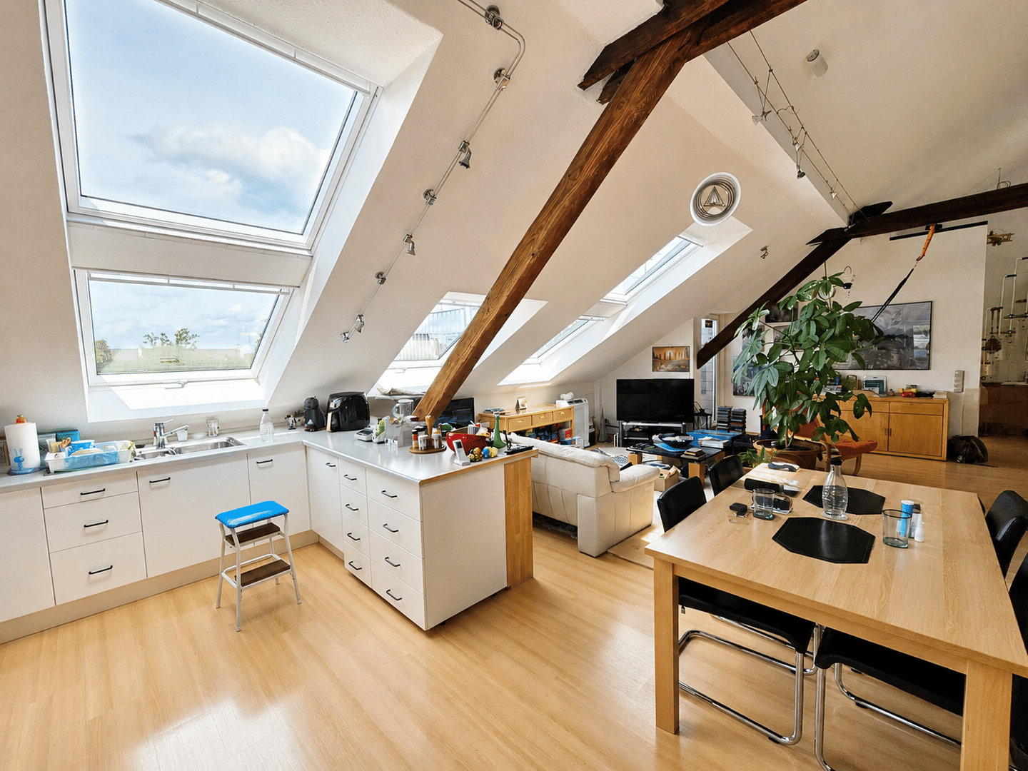 Loftartiges Wohnen mit Empore & Dachterrasse – 142 QM mit Stellplatz in ruhiger Innenstadtlage, 47798 Krefeld (Cracau Dießem/Lehmheide Inrath/Kliedbruch Kempener Feld/Baakeshof Stadtmitte)