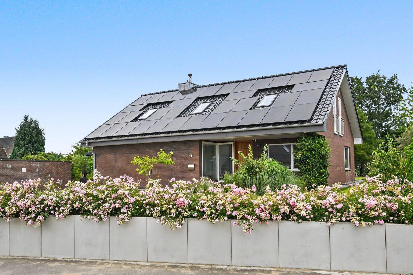 Ankommen und Wohlfühlen – in Ihrem modern sanierten, sofort bezugsfertigen Zuhause., 24214 Neuwittenbek