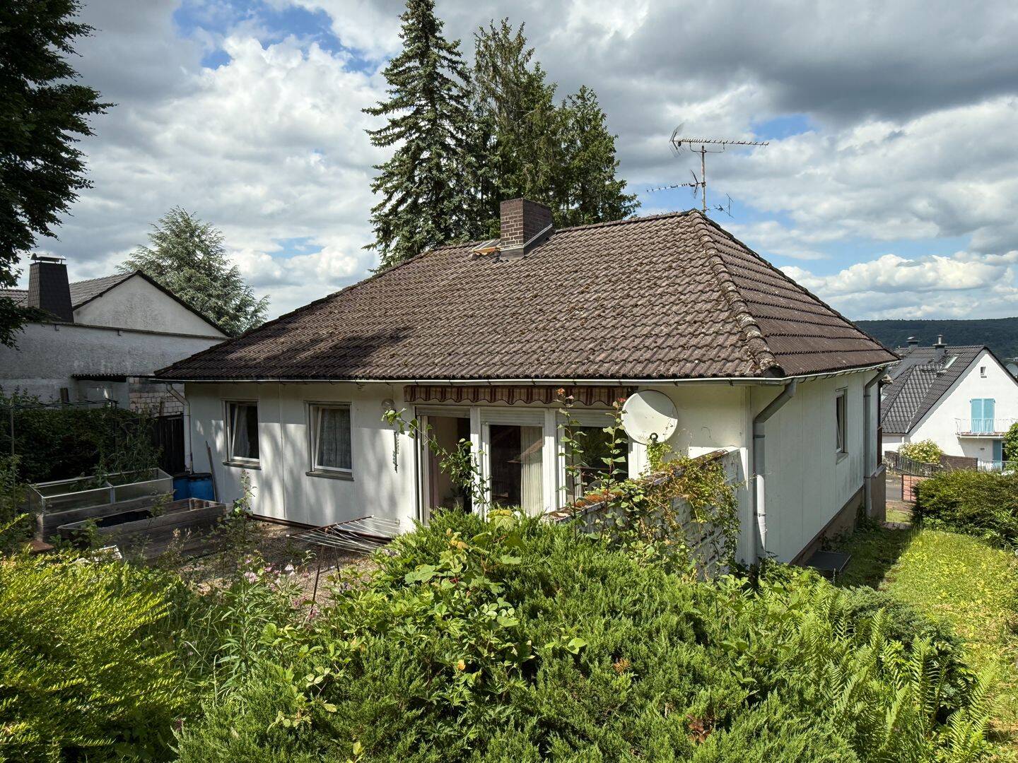 **Sanierungsbedürftiges Einfamilienwohnhaus auf Traumgrundstück in Waldrandlage**, 63571 Gelnhausen
