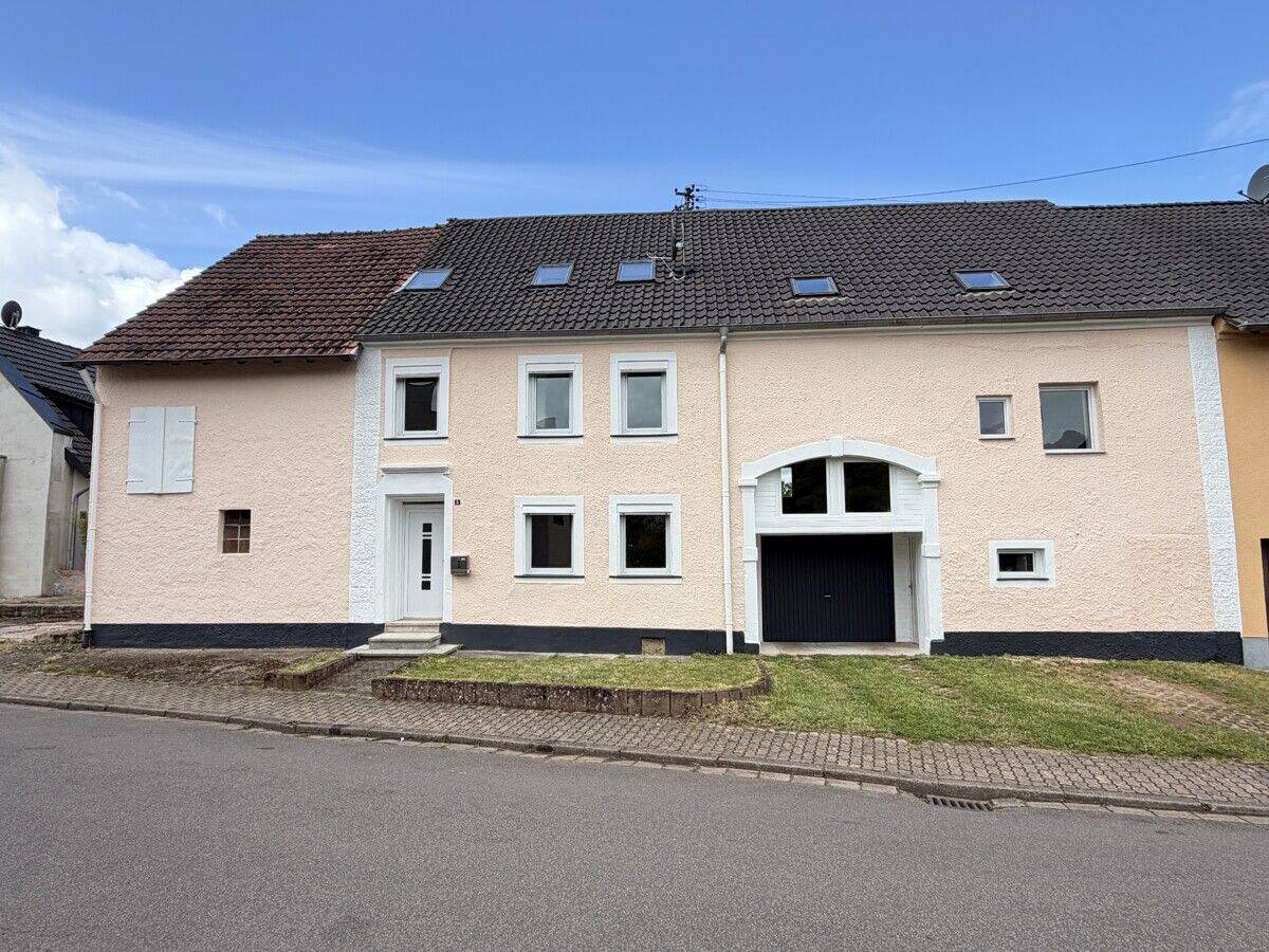 Mehrgenerationenhaus mit separaten Wohneinheiten und Scheune, 66679 Losheim am See
