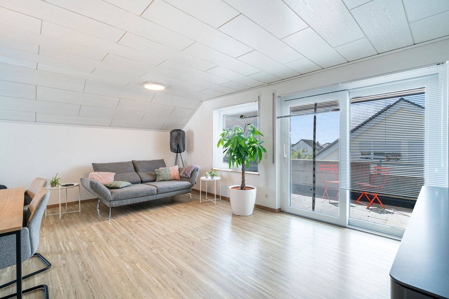 Charmant! Moderne und gut durchdachte 3,5-Zimmer-Mietwohnung mit zwei sonnenverwöhnten Balkonen, 88480 Achstetten