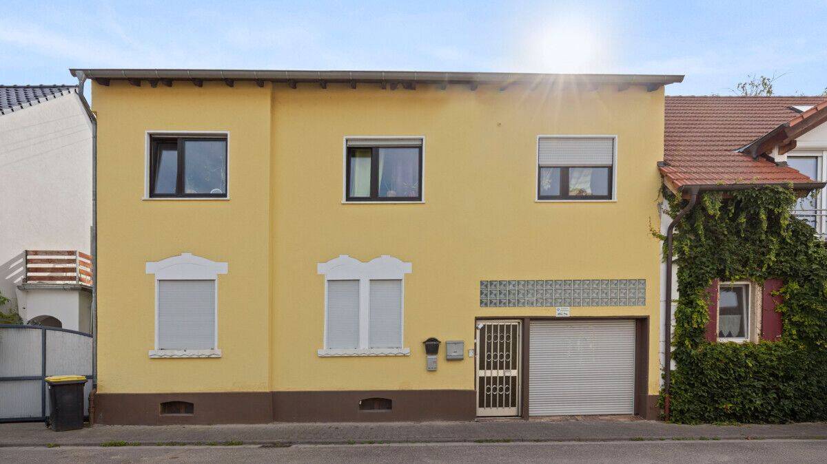 Zweifamilienhaus mit Garage, Garten, großzügiger Dachterrasse und optionaler Ackerfläche!, 67227 Frankenthal (Pfalz)