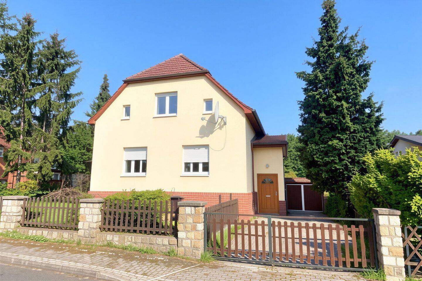 Charmantes Haus mit Sanierungspotential auf großem Grundstück, 14548 Schwielowsee