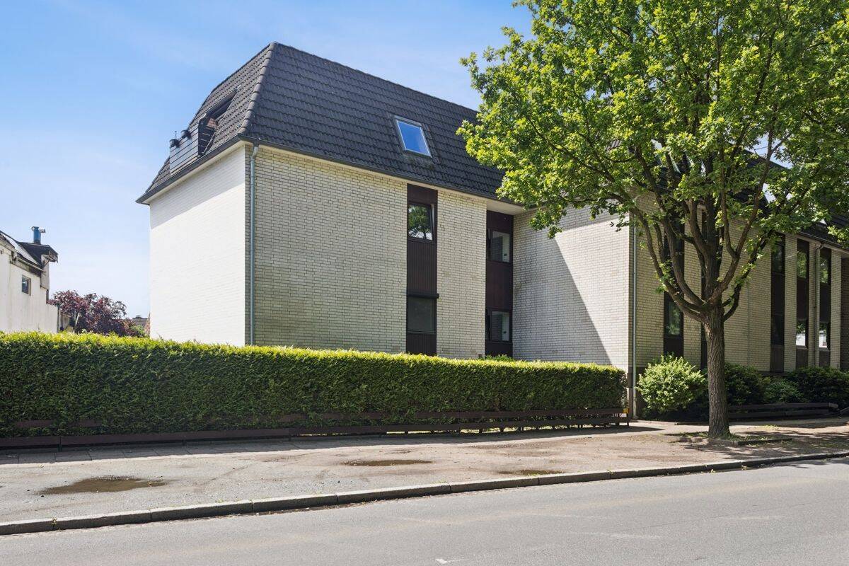 Nah am Werdersee und bestens angebunden: 2-Zimmer-Wohnung mit Balkon und Garage zur Renovierung!, 28277 Bremen (Kattenesch Kattenturm)