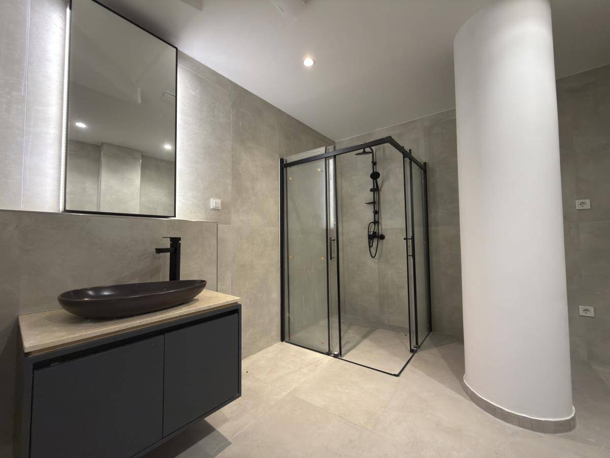 Moderne Maisonette-Wohnung mit Dachterrasse und gehobener Ausstattung und EBK!, 46045 Oberhausen