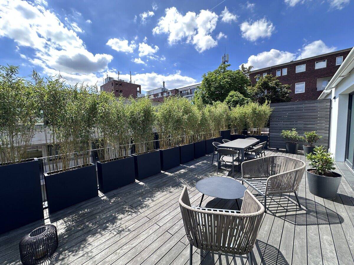 Winterhuder Eleganz: Bezugsfertiges 2-Zimmer-Penthouse mit 42 m² Süd-Dachterrasse – mit Einbauküche!, 22299 Hamburg (Hamburg-Nord Winterhude)