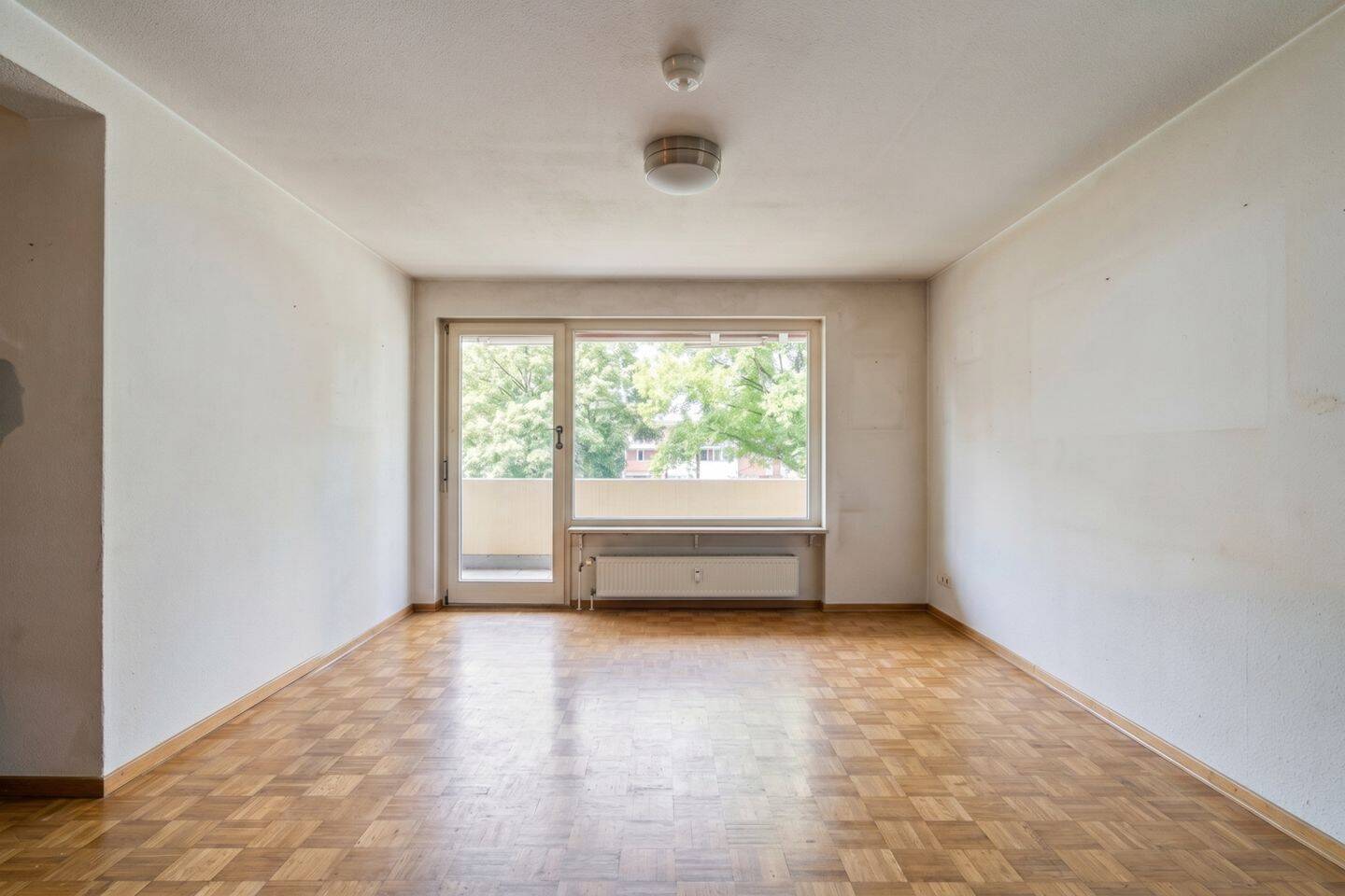 Charmante 3-Zimmer-Wohnung mit Balkon und Gestaltungspotenzial, 55246 Wiesbaden (Mainz-Kostheim)
