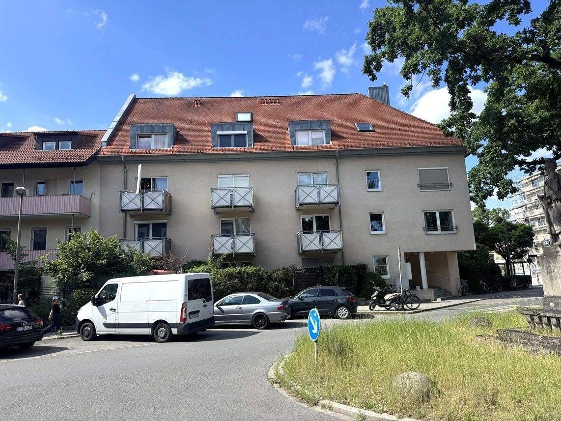 2-Zimmer-Wohnung mit Südbalkon und TG-Stellplatz in zentrumsnaher und beliebter Lage, 91054 Erlangen (Burgberg Erlangen-Nord Erlangen-Ost Innenstadt Sieglitzhof)