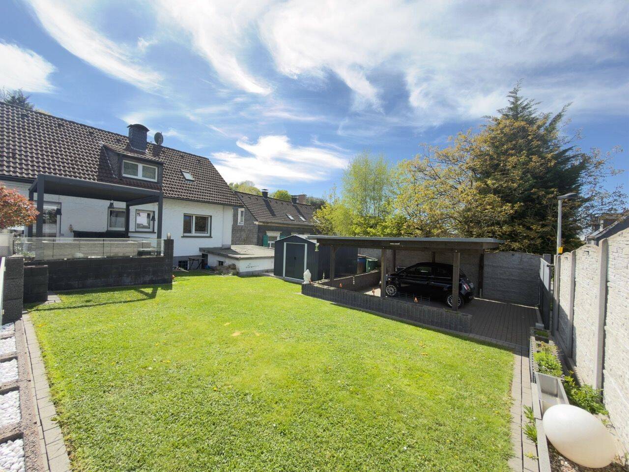 Freistehendes Zweifamilienhaus in toller Lage von Solingen-Gräfrath mit Wärmepumpe, Pool, Sauna uvm., 42653 Solingen (Gräfrath Solingen-Mitte Wald)
