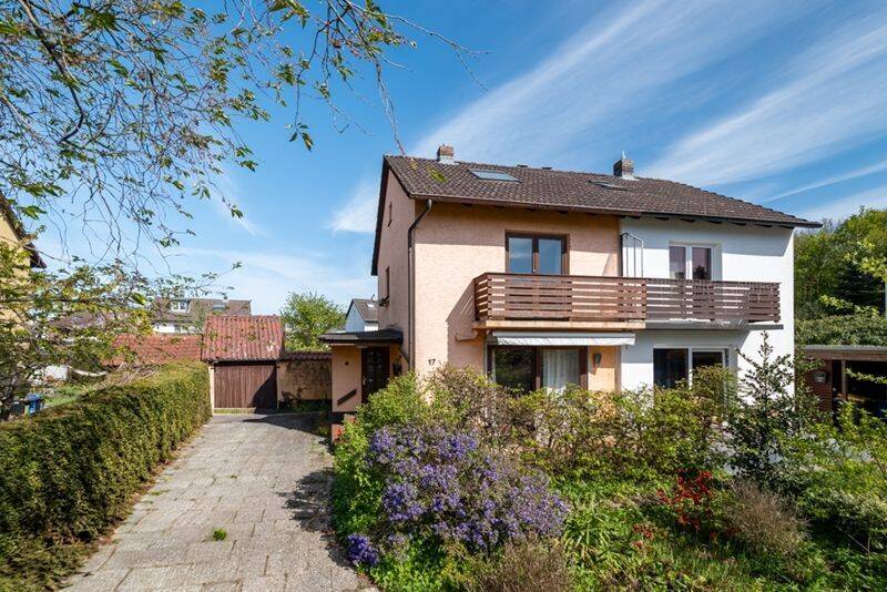 westimmobilien: Raum für neue Wohnideen… Renovierungsbedürftige Doppelhaushälfte in begehrter Lage von Schenefeld, 22869 Schenefeld