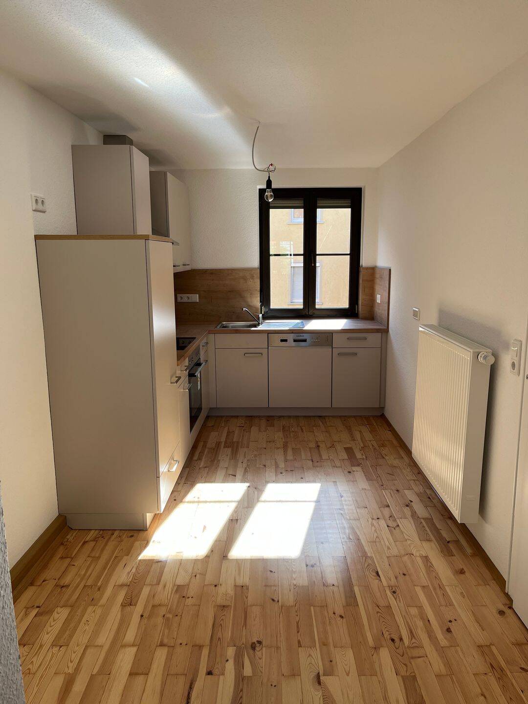 2 Zimmer-Wohnung, Parkett, EBK, Badewanne, Main- und Festungsblick, 97070 Würzburg (Altstadt)