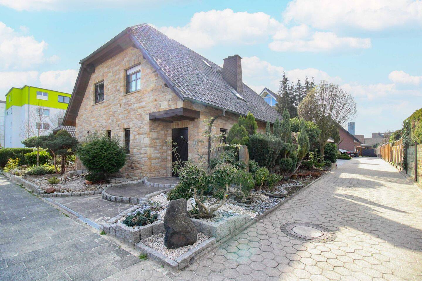 Preissenkung! Exklusives EFH mit Bruchsteinfassade,Carport und PV-Anlage in guter Lage von Rheda, 33378 Rheda-Wiedenbrück