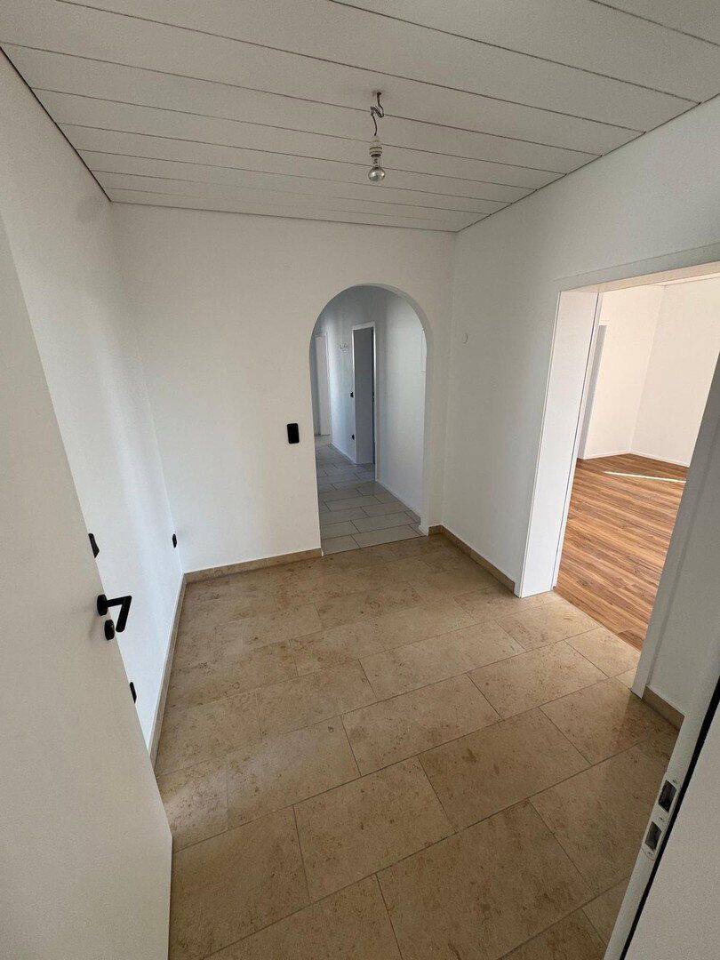 Großzügige Kernsanierte 3-Zimmer 1.OG Wohnung + 2 Balkone in zentraler Lage von Hepberg, 85120 Hepberg