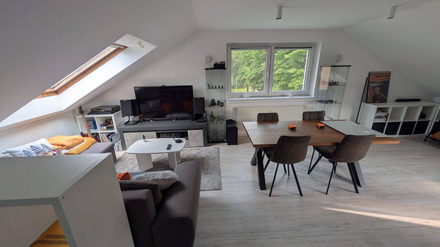 Helle 2-Zimmer DG-Wohnung mit großem Tageslichtbad – gepflegtes privates 8-Familienhaus, 44329 Dortmund