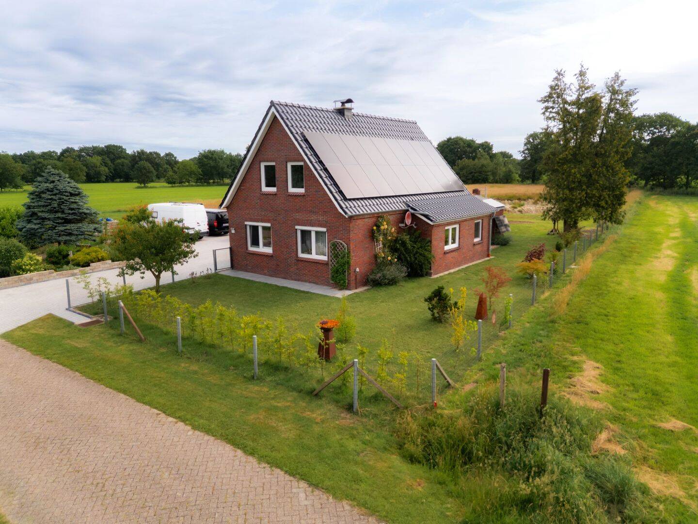 Naturidylle pur: Alleinlage, viel Platz und ein modern kernsaniertes Einfamilienhaus in Ostfriesland, 26629 Großefehn