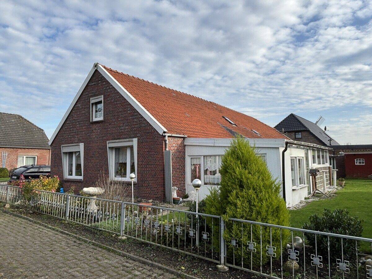 Sanierungsbedürftiges Landhaus in Dorflage, 26409 Wittmund