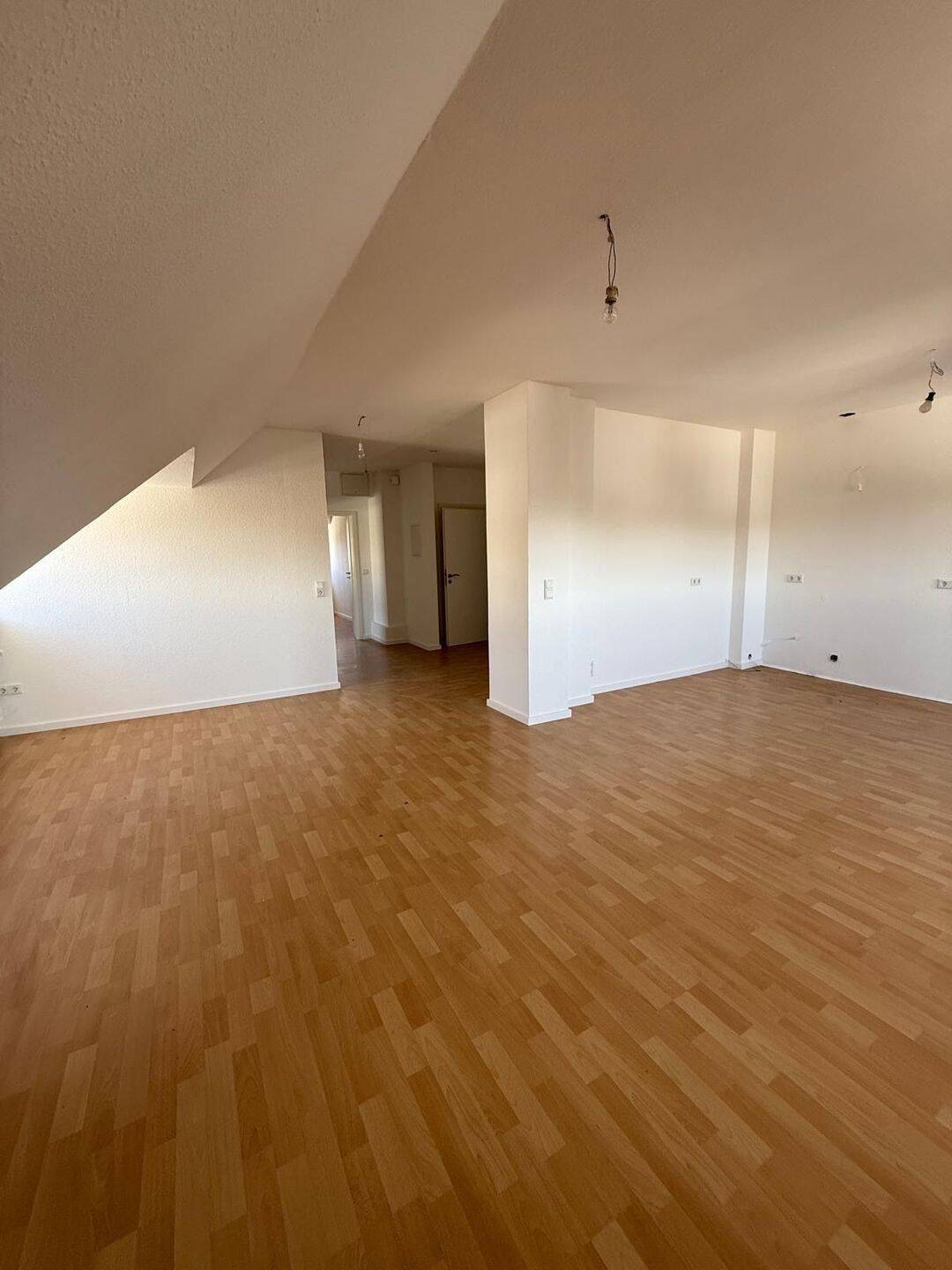 Gepflegte 2-Zimmer-Dachgeschosswohnung mit offenem Wohn-/Essbereich in Bad Salzuflen, 32105 Bad Salzuflen