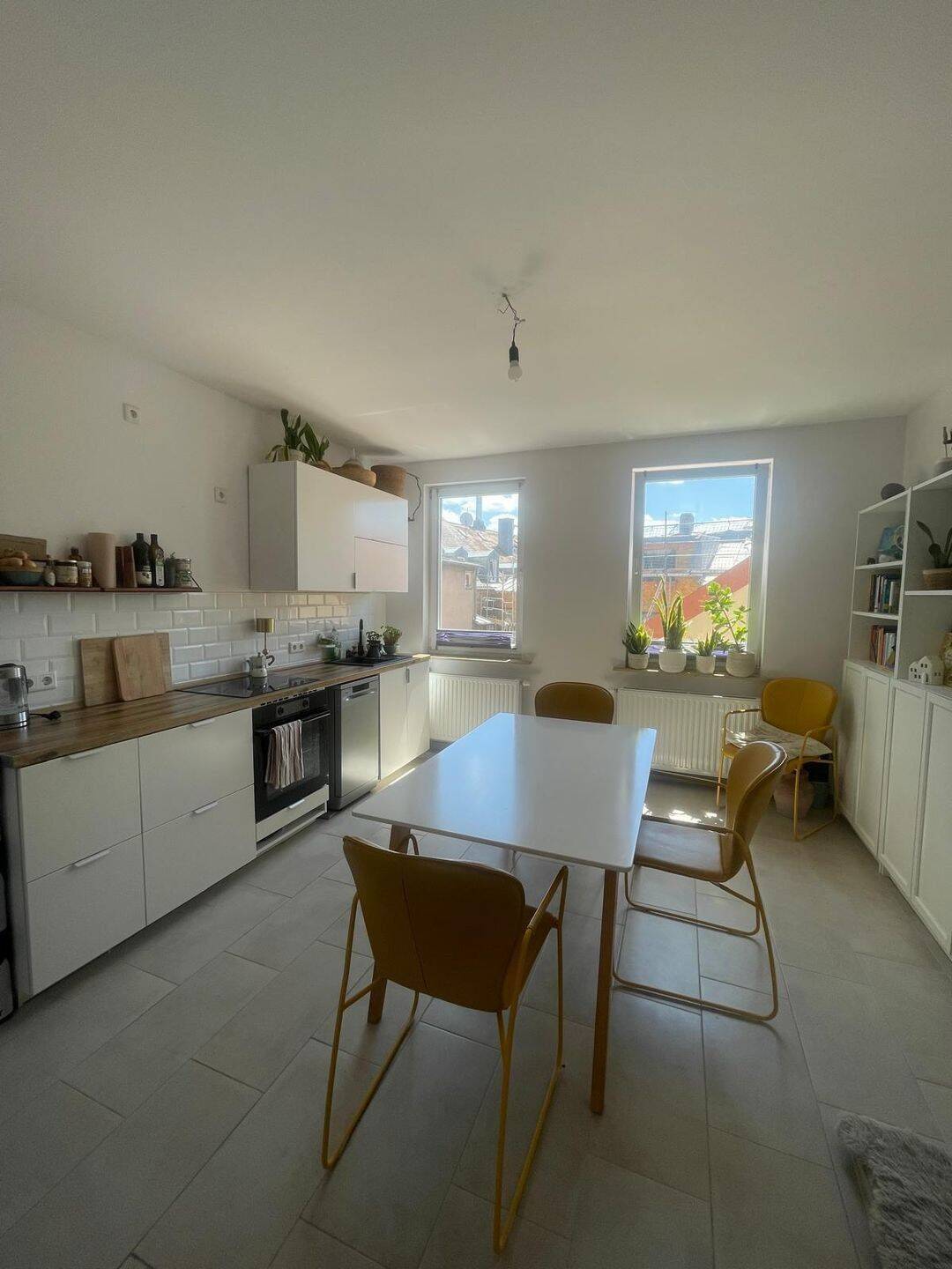 Stilvoll modernisierte 2‑Zimmer‑Wohnung in denkmalgeschütztem Haus – ruhig, gedämmt & nah am Park, 90762 Fürth (Innenstadt)