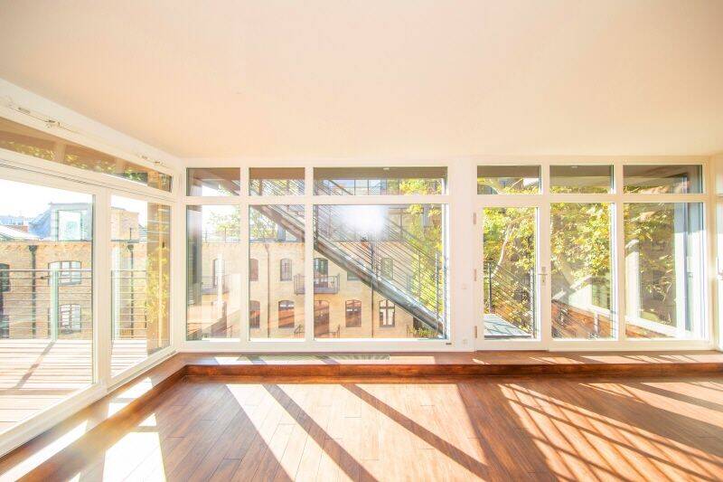 schöne 2 Zi-Whg mit 2 Terrassen, großen Fenstern EBK u. Aufzug, 10435 Berlin (Mitte Prenzlauer Berg)