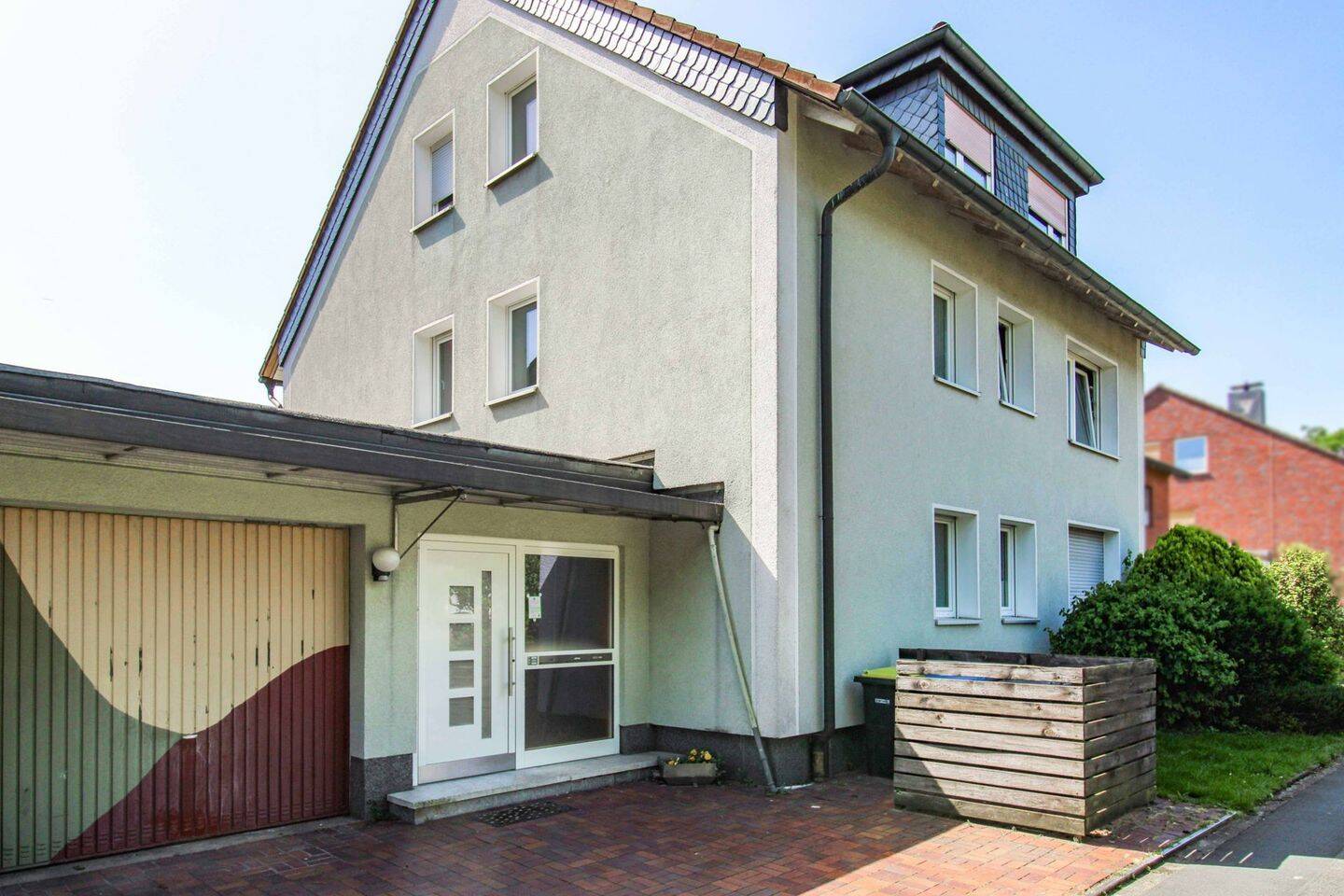 Mehrfamilienhaus mit Perspektive – 3 Wohneinheiten, Garten, Garage und frei werdende EG-Wohnung, 45768 Marl