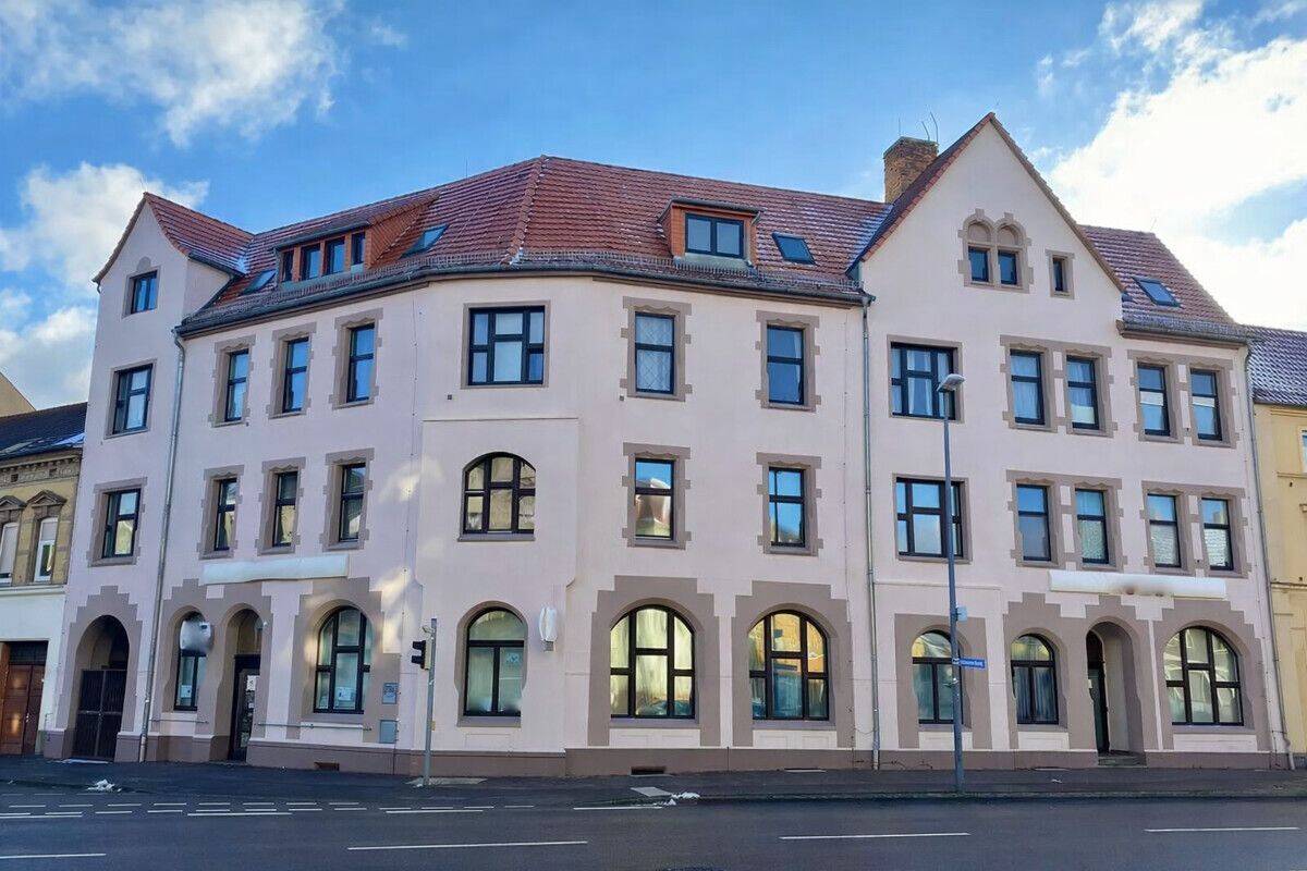 Attraktives Investment: Wohnhaus mit Gewerbeflächen, 6749 Bitterfeld-Wolfen