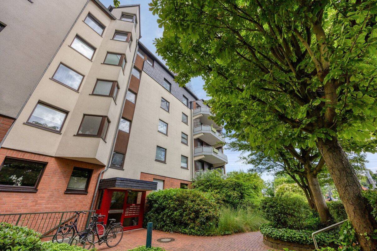 Komfortabel wohnen in Hürth-Hermülheim: 3 Zimmer mit Balkon, Aufzug und Tiefgaragenplatz, 50354 Hürth