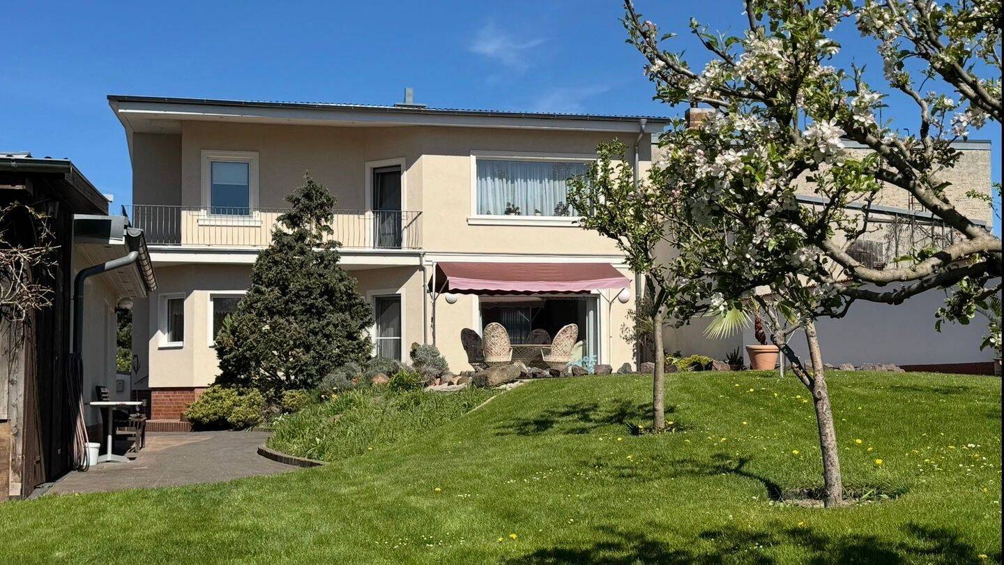 Exklusives Wohnen mit Pool, Sauna und traumhaftem Garten – ein Anwesen in Rathenow-West mit besonderem Charme!, 14712 Rathenow