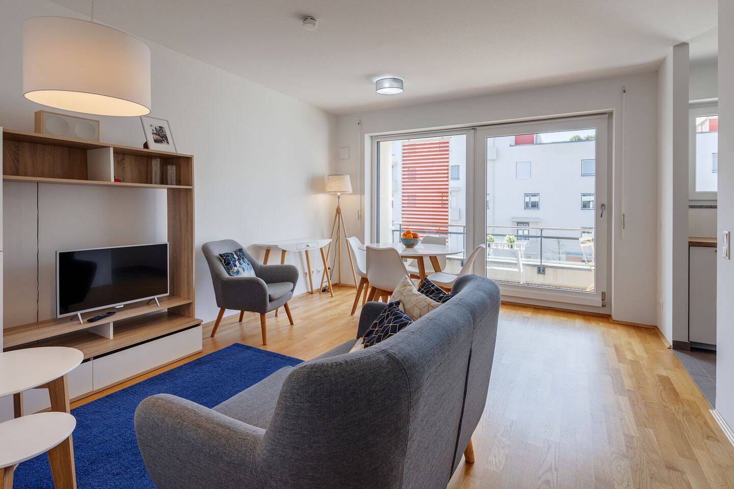 Ramersdorf: Neuwertige 2-Zimmer-Wohnung mit großem Südbalkon – frei, 81737 München (Ramersdorf-Perlach)
