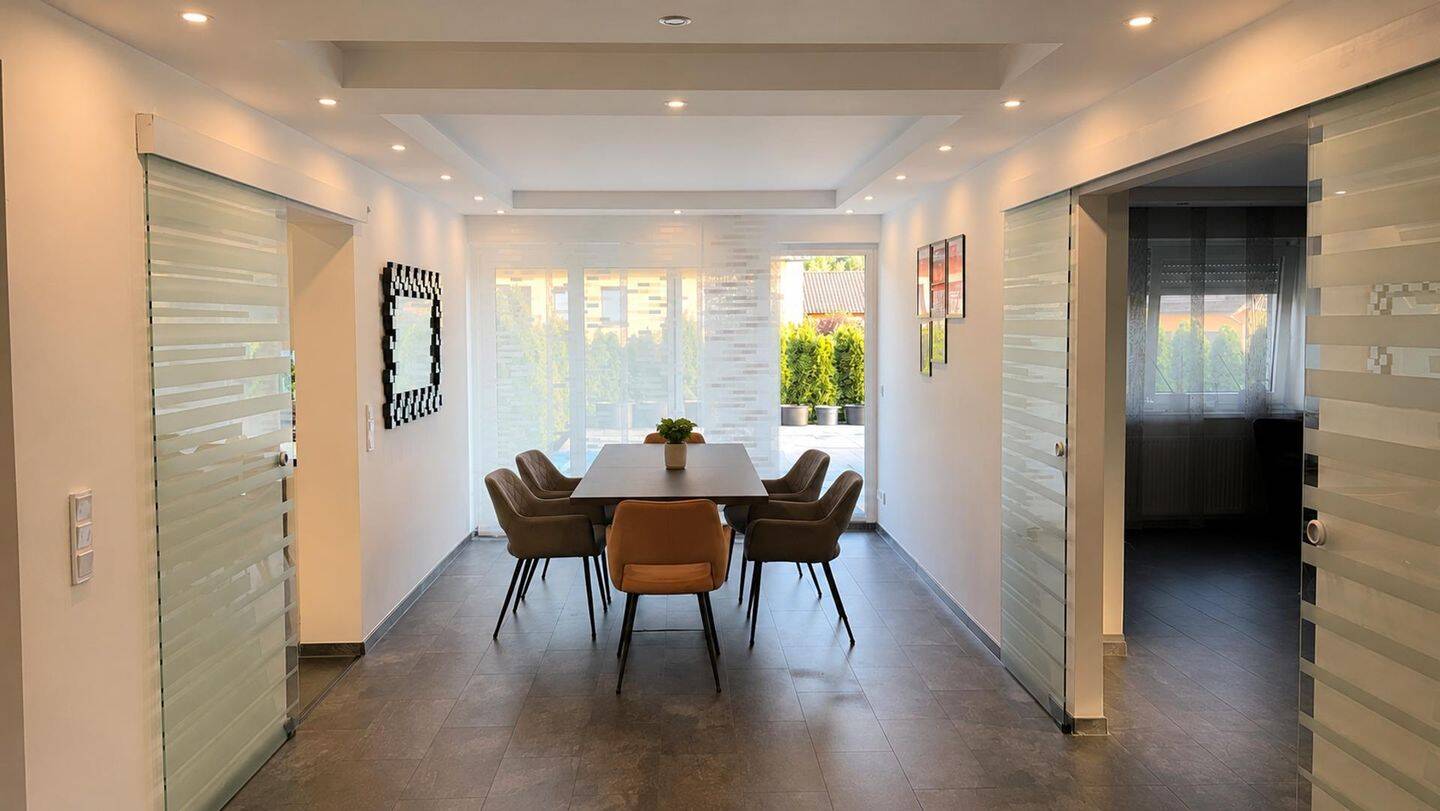 Wohnen auf höchstem Niveau – modernes Einfamilienhaus mit Wellness und Traumgarten, 90518 Altdorf b. Nürnberg