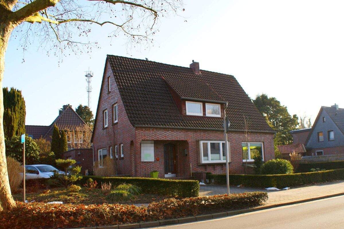 Zentral wohnen und arbeiten unter einem Dach – Wohn- und Geschäftshaus in Westerstede, 26655 Westerstede