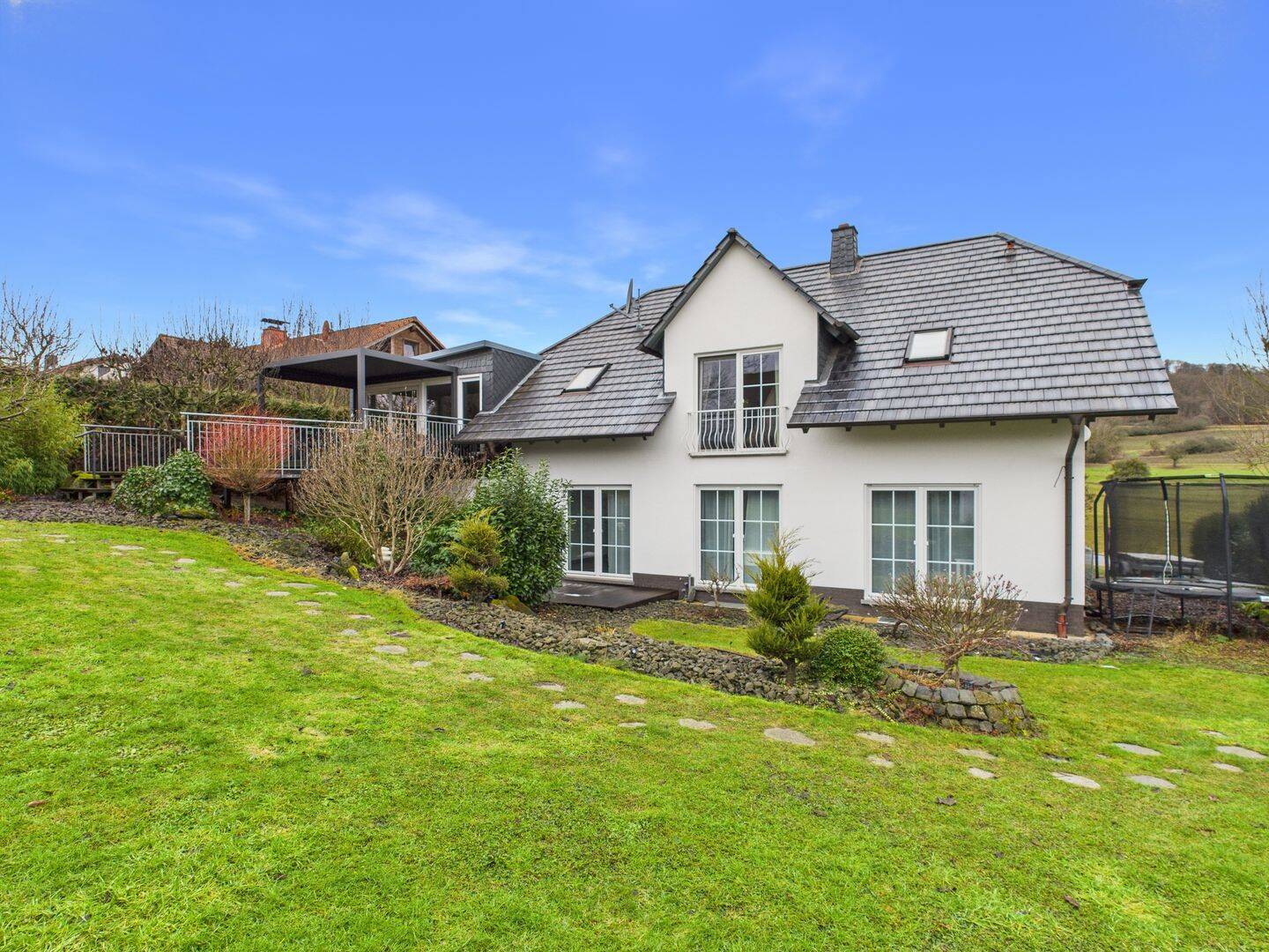 Traumobjekt: neuwertiges Zweifamilienhaus!, 34593 Knüllwald