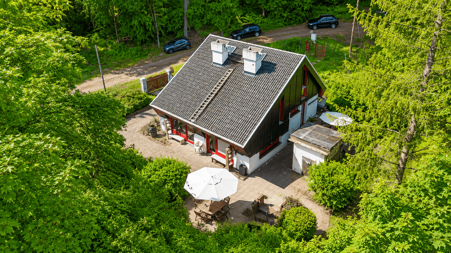 Naturidylle im Grünen – Doppelhaus auf großzügigem Grundstück in Reckenroth, 56370 Reckenroth