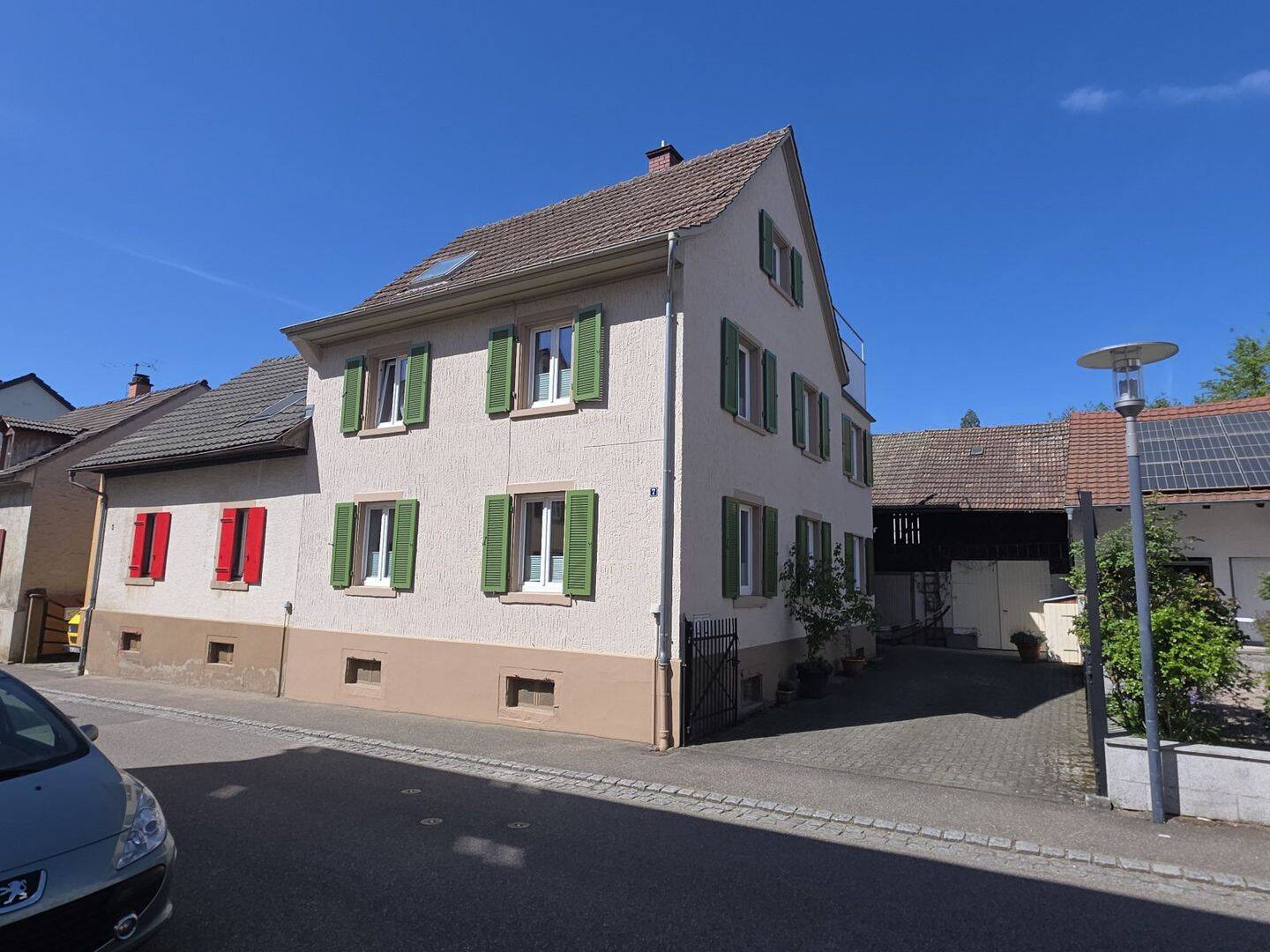 Haushälfte mit EBK, 3 Bäder, Scheune, Garage…, 79400 Kandern
