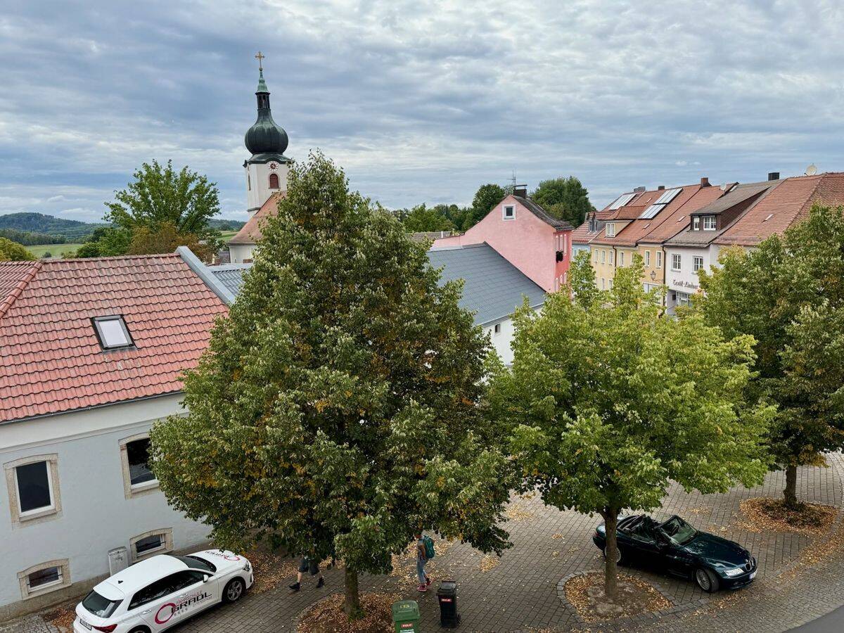 Attraktives Stadthaus mit flexiblen Nutzungsmöglichkeiten und Parkplätzen vor der Tür!, 95692 Konnersreuth