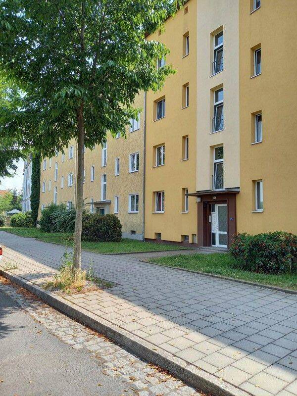 Eine kleine 2 Raumwohnung wartet, frisch renoviert, auf neue Bewohner, 1309 Dresden