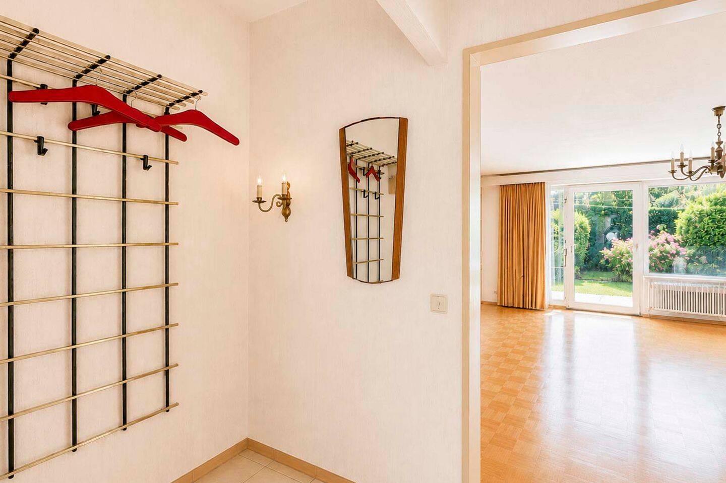 Wertsteigerungspotenzial in gefragter Lage – Haus mit Garten und Terrasse – Sanierungsbedürftig, 81927 München (Bogenhausen)
