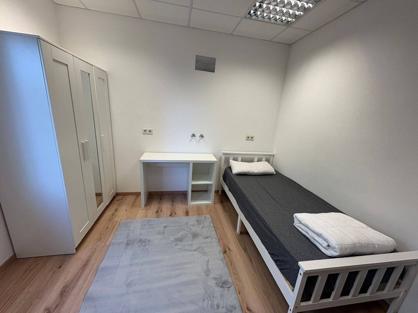 WG Zimmer neu renoviert mit eigener Küche, 85101 Lenting