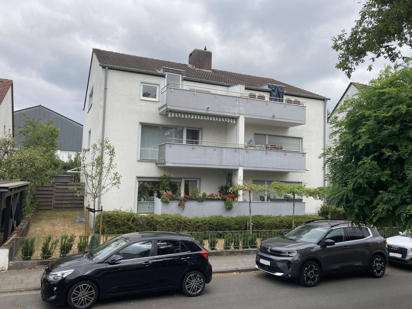 Top renovierte Wohnung im DG mit Balkon + Einbauküche, 50996 Köln (Rodenkirchen Hahnwald Marienburg Weiß)