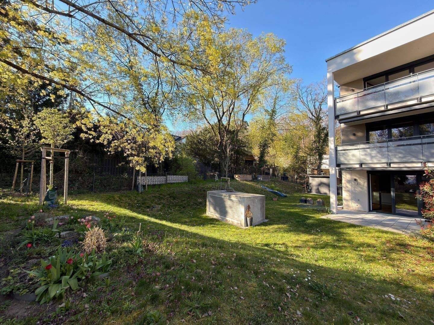 Seltene Gelegenheit in Zirndorf: ca. 300m² Garten – 4-Zimmer Erdgeschosswohnung in TOP Lage – Alte Veste & 2 TG Stellplätzen, 90513 Zirndorf