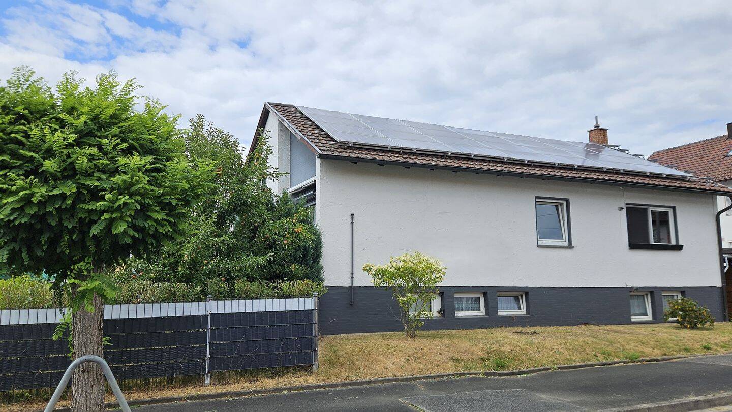 Charmantes Einfamilienhaus mit Kamin, Photovoltaikanlage und viel Gestaltungspotenzial in Neustadt bei Coburg – OT Fürth am Berg, 96465 Neustadt b. Coburg