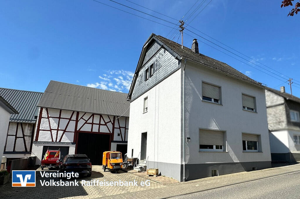 Gepflegtes Ein- bis Zweifamilienhaus mit großer Scheune und schönem Grundstück, 55469 Holzbach